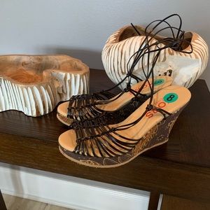 Michael Kors: Strappy wedge scandals Size 8